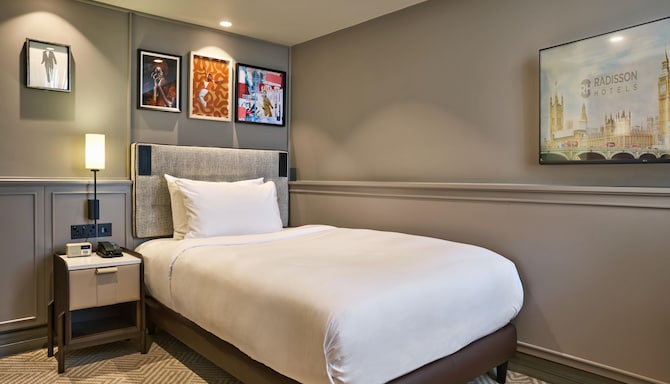 Radisson Blu Hotel, London Bond Street - Single Room