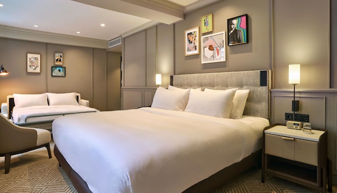 Radisson Blu Hotel, London Bond Street - Family Room - Sofa Bed