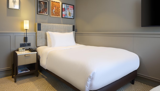 Radisson Blu Hotel, London Bond Street - Single Room