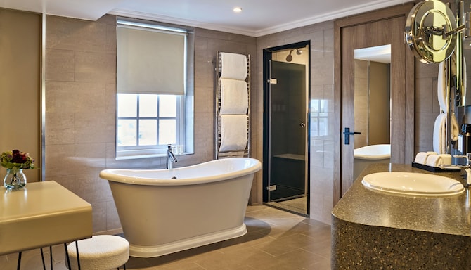 Radisson Blu Hotel, London Bond Street - Studio Suite - Bathroom