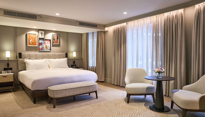 Radisson Blu Hotel, London Bond Street - One Bedroom Suite with Terrace - Bedroom