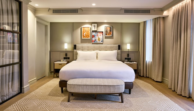Radisson Blu Hotel, London Bond Street - One Bedroom Suite with Terrace - Bedroom