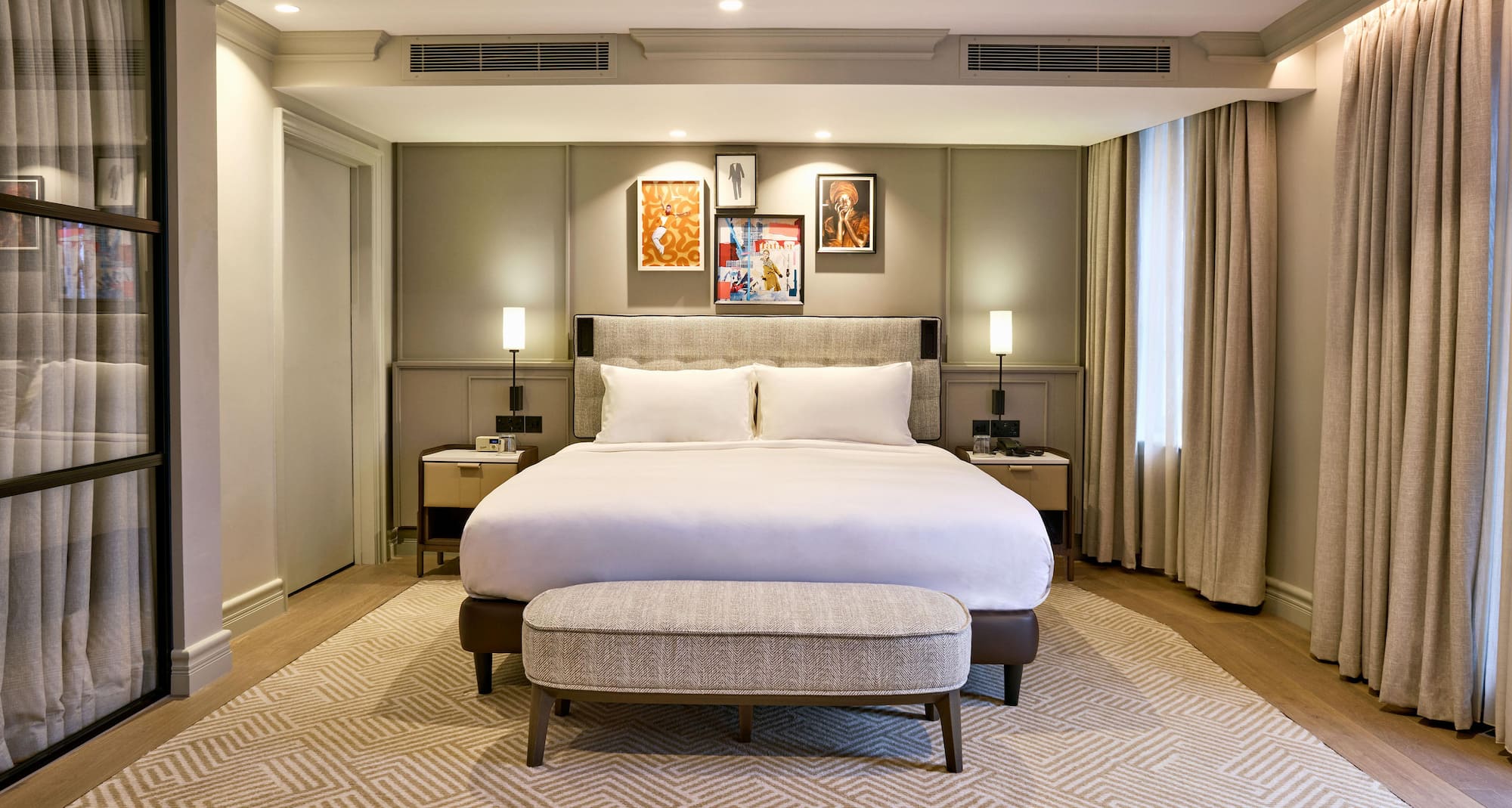 Radisson Blu Hotel, London Bond Street - One Bedroom Suite with Terrace - Bedroom