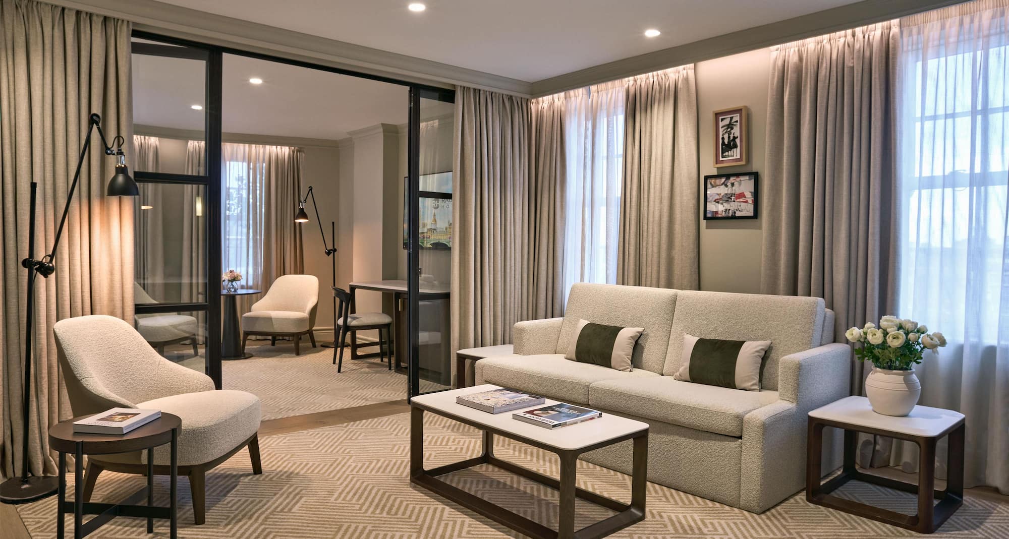 Radisson Blu Hotel, London Bond Street - One Bedroom Suite with Terrace - Living Room