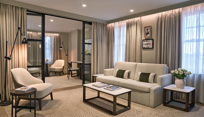 Radisson Blu Hotel, London Bond Street - One Bedroom Suite with Terrace - Living Room