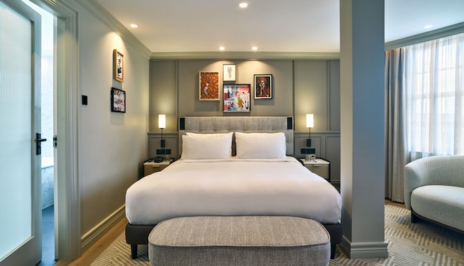 Radisson Blu Hotel, London Bond Street - One Bedroom Suite - Bedroom