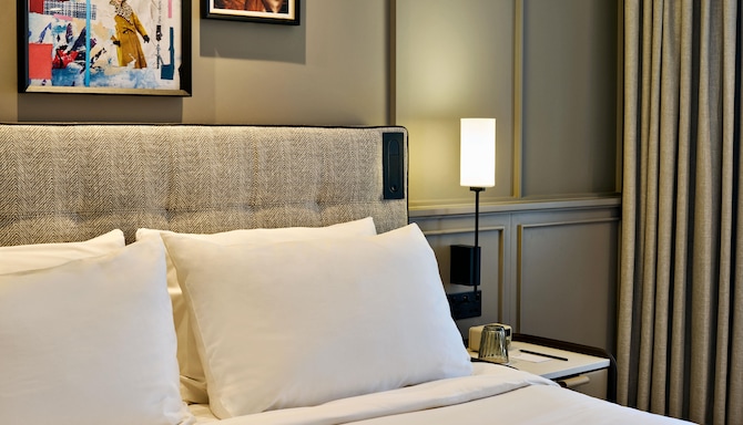 Radisson Blu Hotel, London Bond Street - One Bedroom Suite - Details