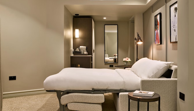 Radisson Blu Hotel, London Bond Street - Junior Suite - Sofa Bed