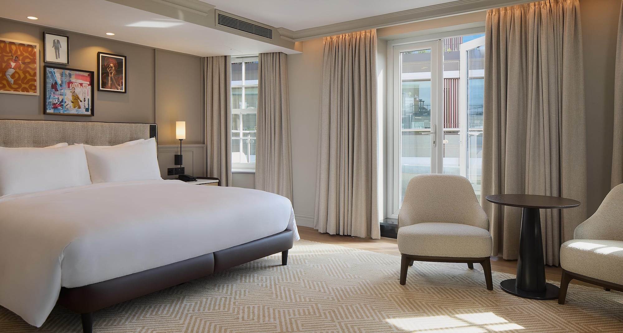 Radisson Blu Hotel, London Bond Street - One Bedroom Suite with Terrace - Bedroom