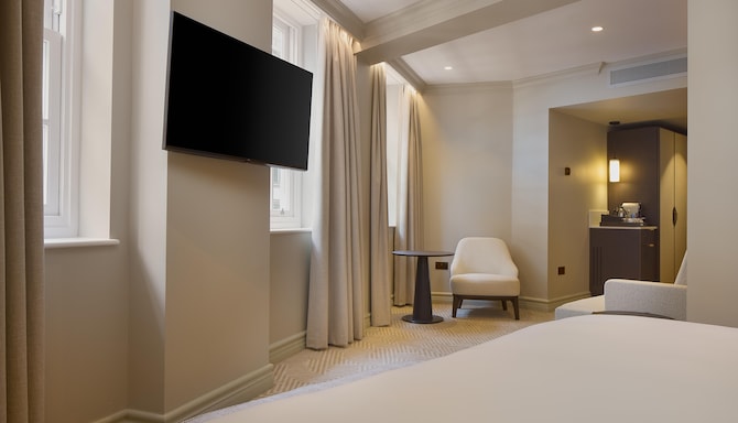 Radisson Blu Hotel, London Bond Street - Junior Suite