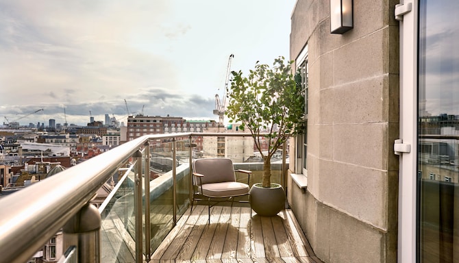Radisson Blu Hotel, London Bond Street - One Bedroom Suite with Terrace - Terrace Views