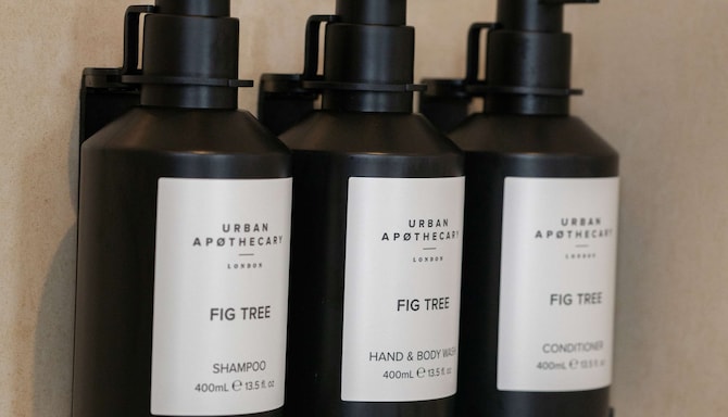 Radisson Blu Hotel, London Canary Wharf East - Urban Apothecary Bath Amenities