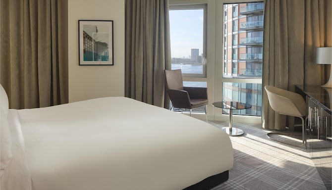 Radisson Blu Hotel, London Canary Wharf East - Premium King River View Room