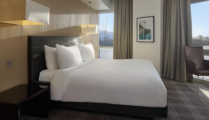 Radisson Blu Hotel, London Canary Wharf East - Premium King River View Room