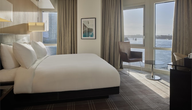 Radisson Blu Hotel, London Canary Wharf East - Premium King River View Room