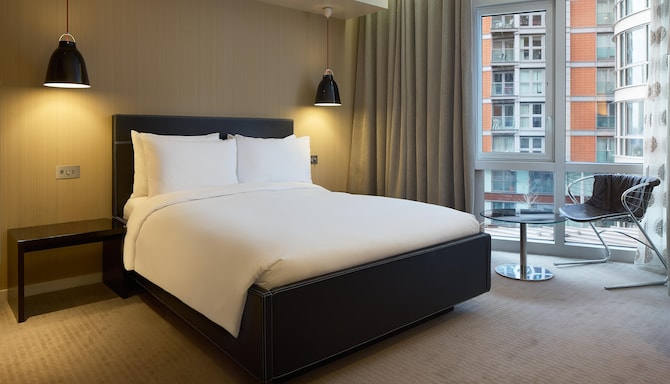 Radisson Blu Hotel, London Canary Wharf East - Superior Queen Room
