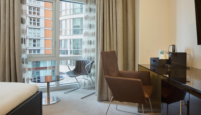 Radisson Blu Hotel, London Canary Wharf East - Superior Queen Room