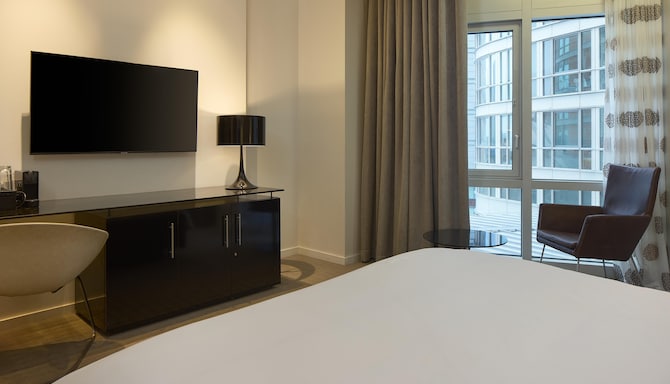 Radisson Blu Hotel, London Canary Wharf East - Premium King Room