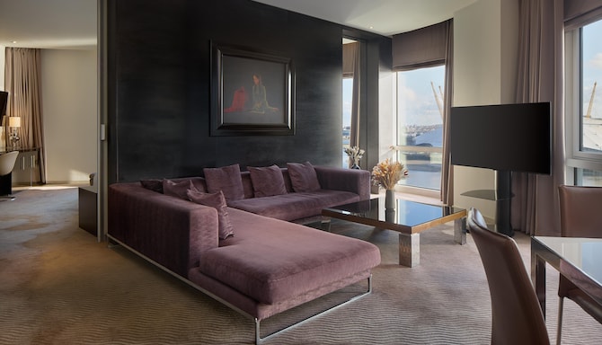 Radisson Blu Hotel, London Canary Wharf East - Penthouse Suite Living Room