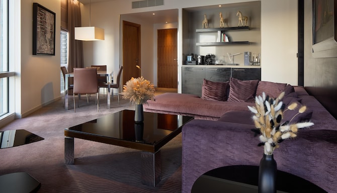 Radisson Blu Hotel, London Canary Wharf East - Penthouse Suite Living Room