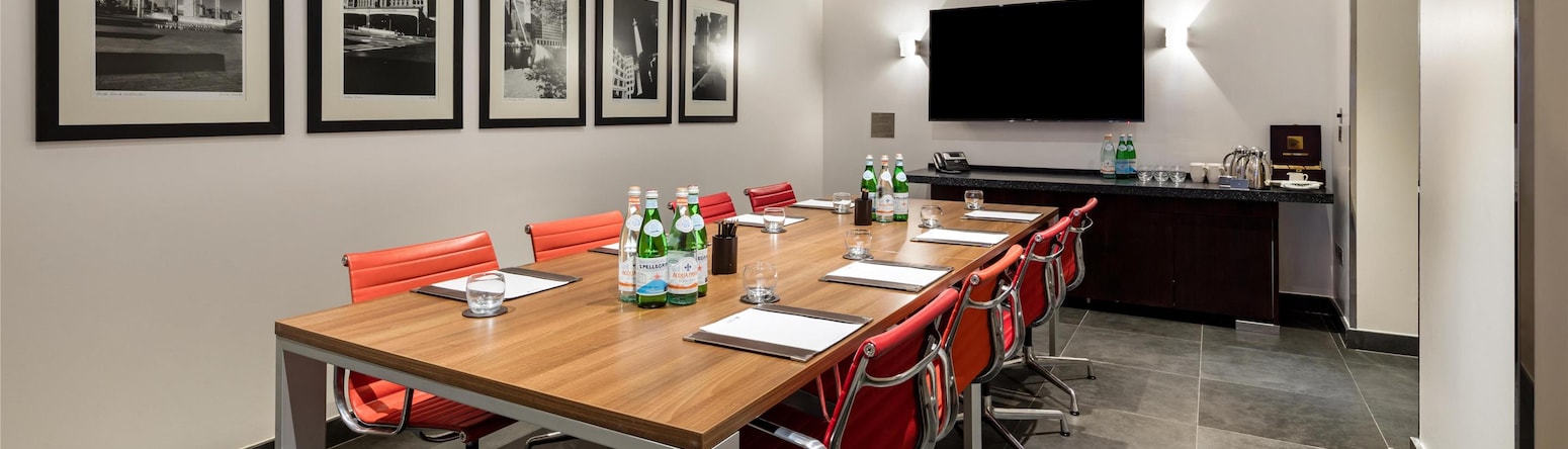 Radisson Blu Hotel, London Canary Wharf East - Meeting Room - Private Suite 4 Boardroom