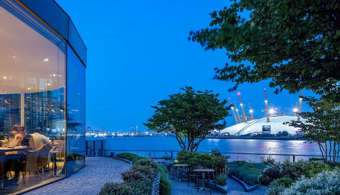 Radisson Blu Edwardian New Providence Wharf Hotel, London - Scoff & Banter Restaurant Terrace