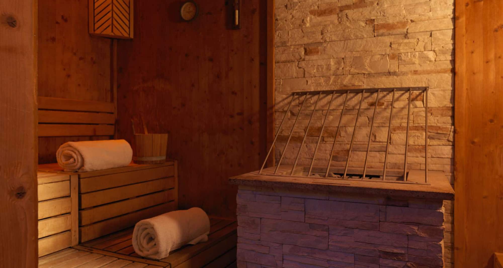 Radisson Blu Edwardian New Providence Wharf Hotel, London - East River Spa