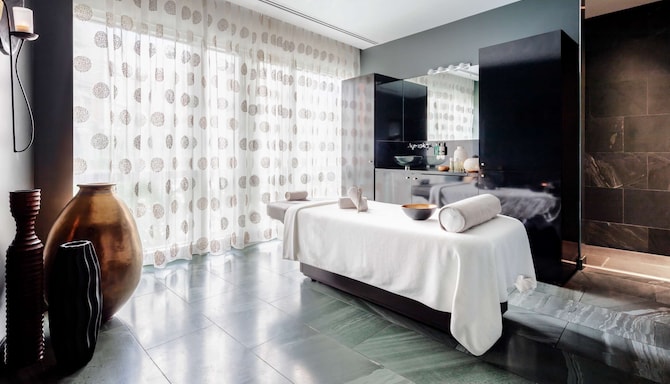 Radisson Blu Edwardian New Providence Wharf Hotel, London - East River Spa