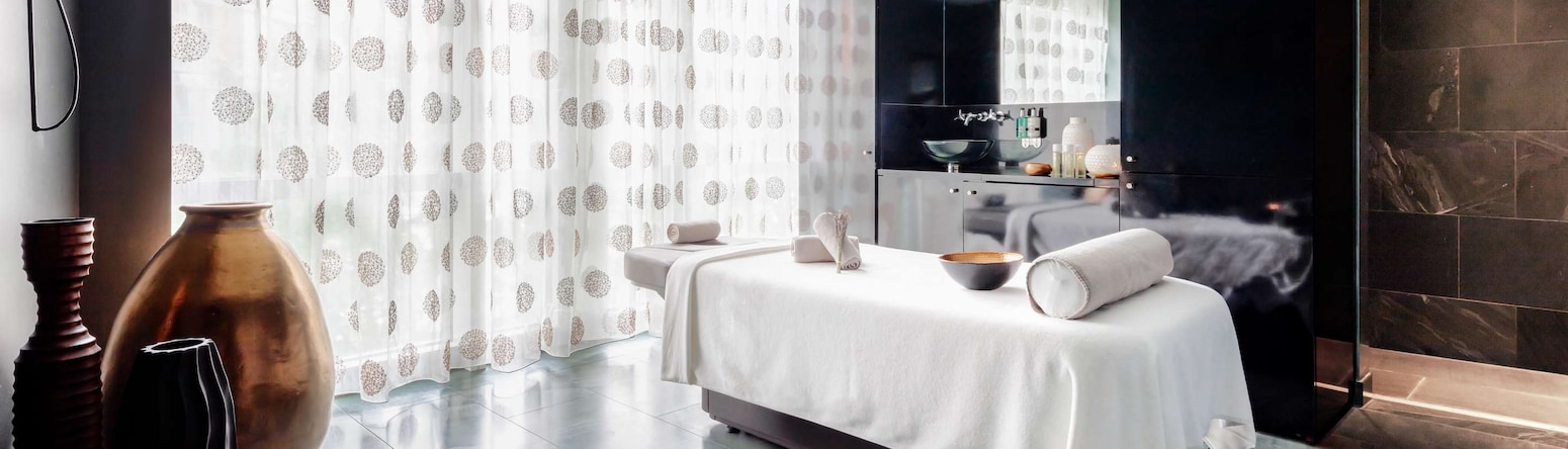 Radisson Blu Edwardian New Providence Wharf Hotel, London - East River Spa