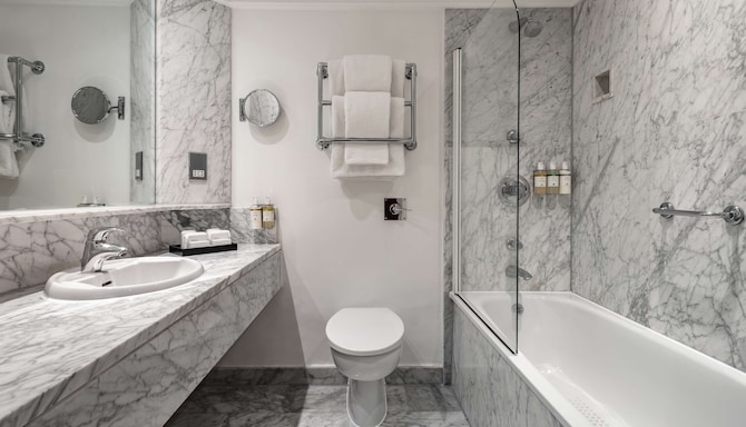 Radisson Blu Hotel, London Euston Square - Baño de la habitación de invitados