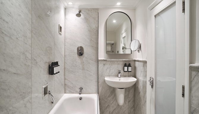Radisson Blu Hotel, London Euston Square - Single Room