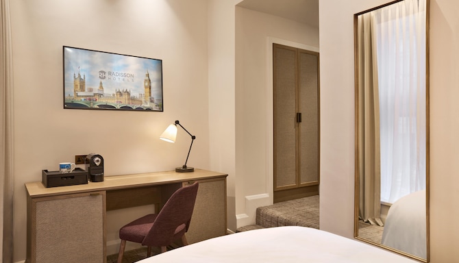 Radisson Blu Hotel, London Euston Square - Superior Single Room