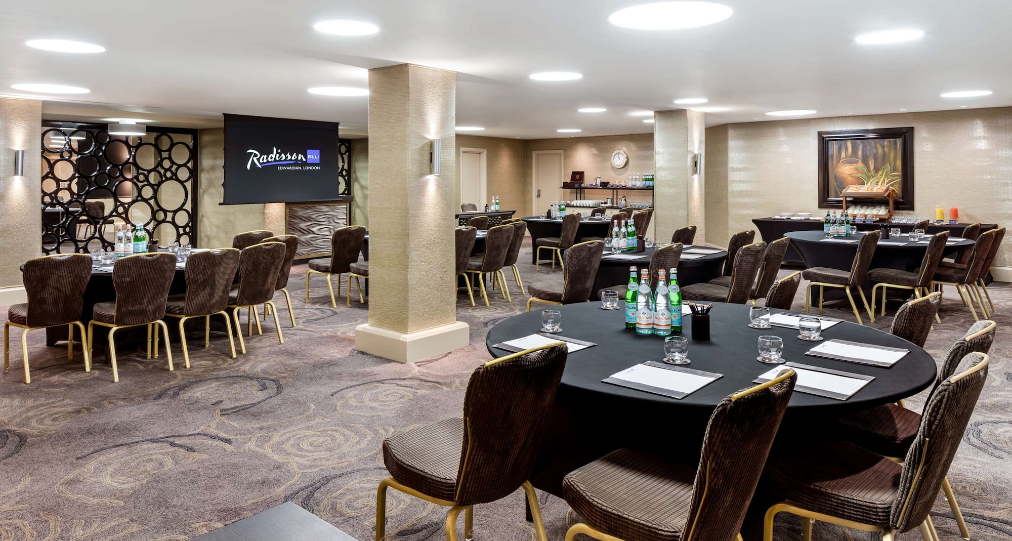 Radisson Blu Hotel, London Euston Square - Meeting Room - Warren Suite