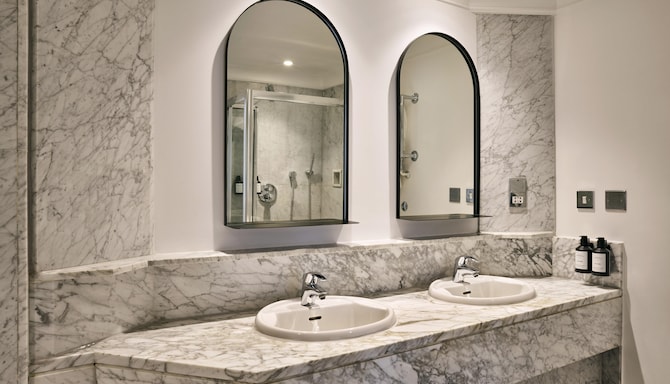 Radisson Blu Hotel, London Euston Square - Junior Suite - Bathroom