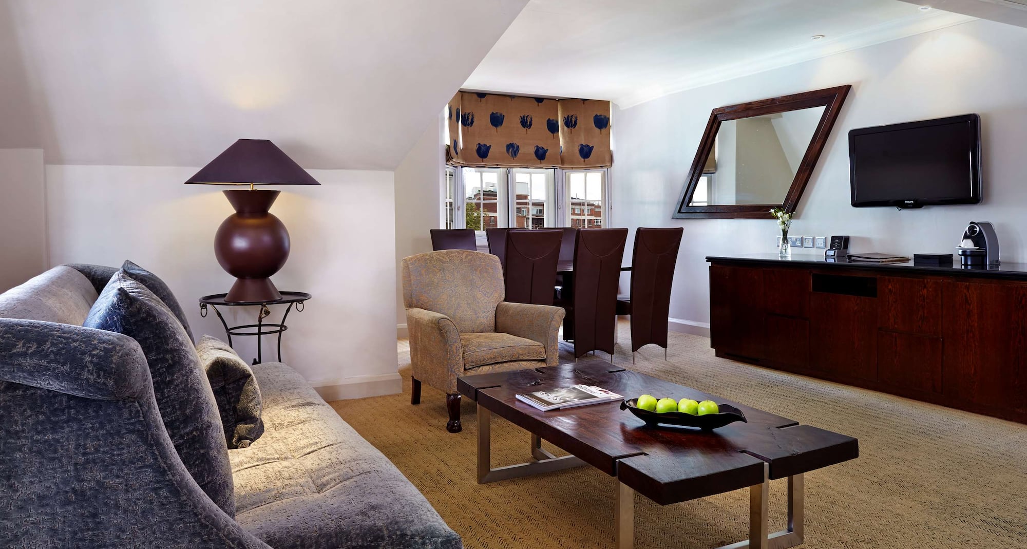 Radisson Blu Edwardian Grafton Hotel, London - Junior Suite - Lounge