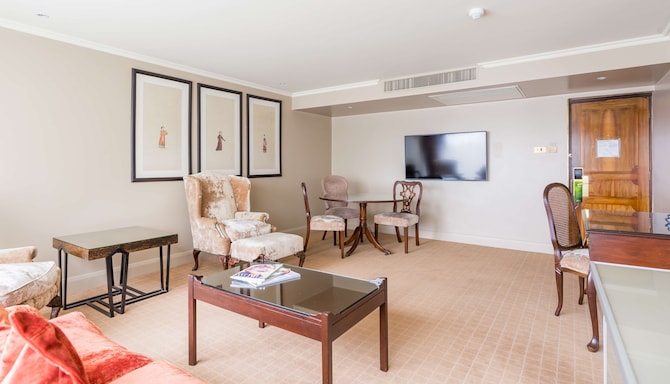 Radisson Blu Hotel, London Heathrow - One Bedroom Suite