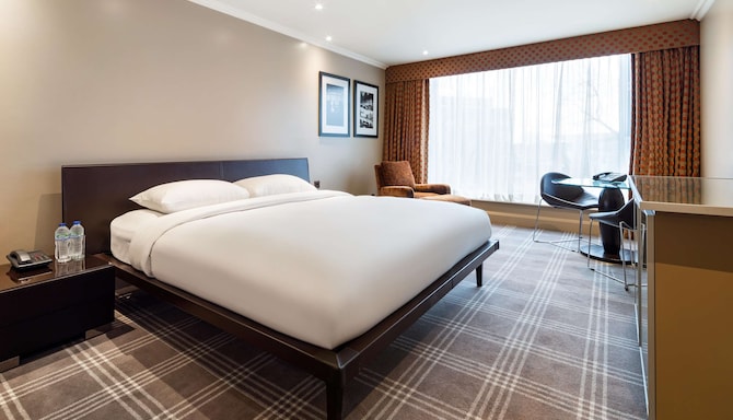 Radisson Blu Edwardian Heathrow Hotel & Conference Centre, London - Premium Room