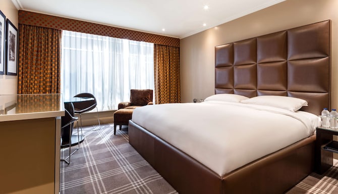 Radisson Blu Edwardian Heathrow Hotel & Conference Centre, London - Superior Room
