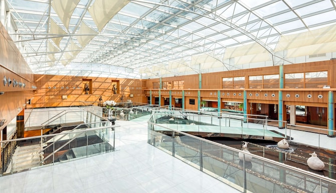 Radisson Blu Edwardian Heathrow Hotel & Conference Centre, London - The Atrium