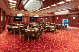 Radisson Blu Edwardian Heathrow Hotel & Conference Centre, London - The Royal Suite