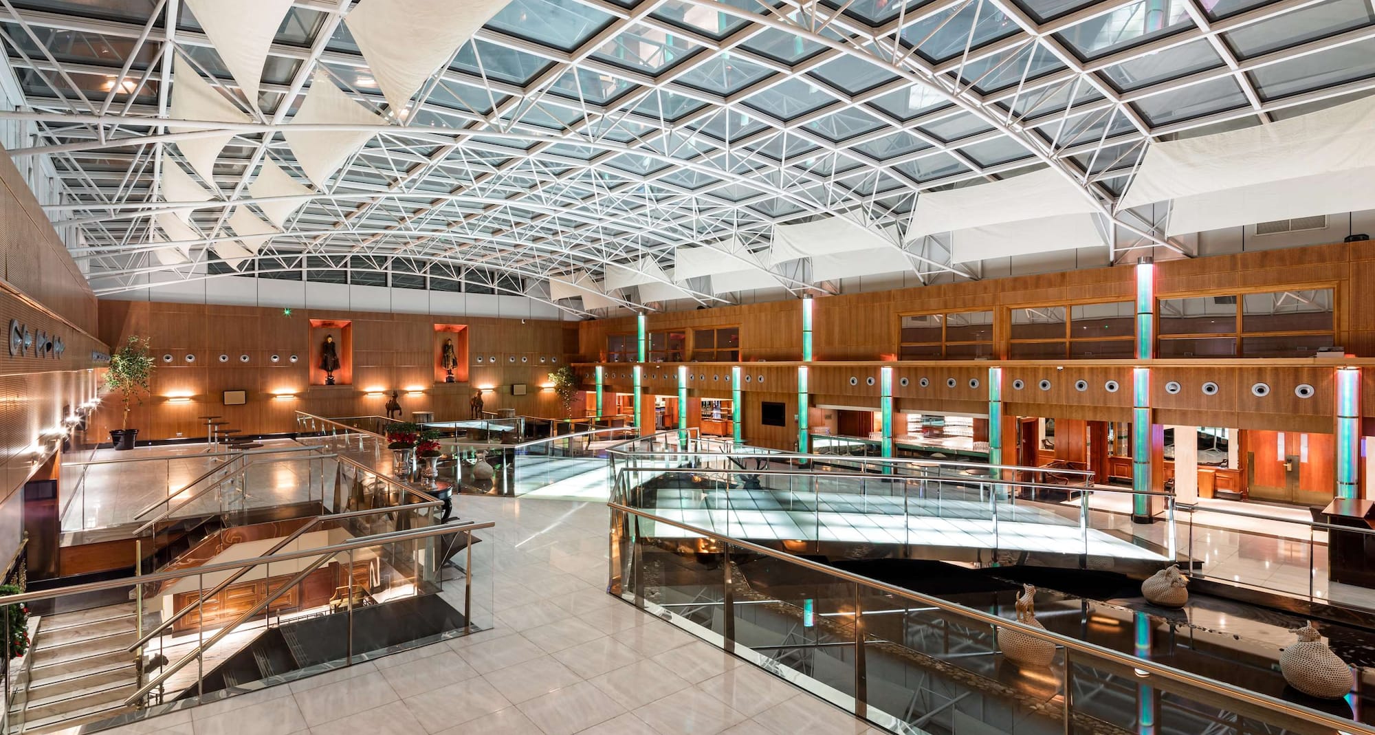 Radisson Blu Edwardian Heathrow Hotel & Conference Centre, London - The Atrium
