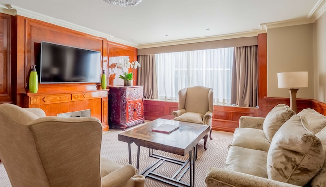 Radisson Blu Hotel, London Heathrow - One Bedroom Suite