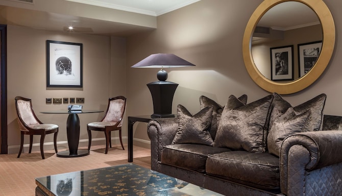 Radisson Blu Hotel, London Heathrow - Junior Suite