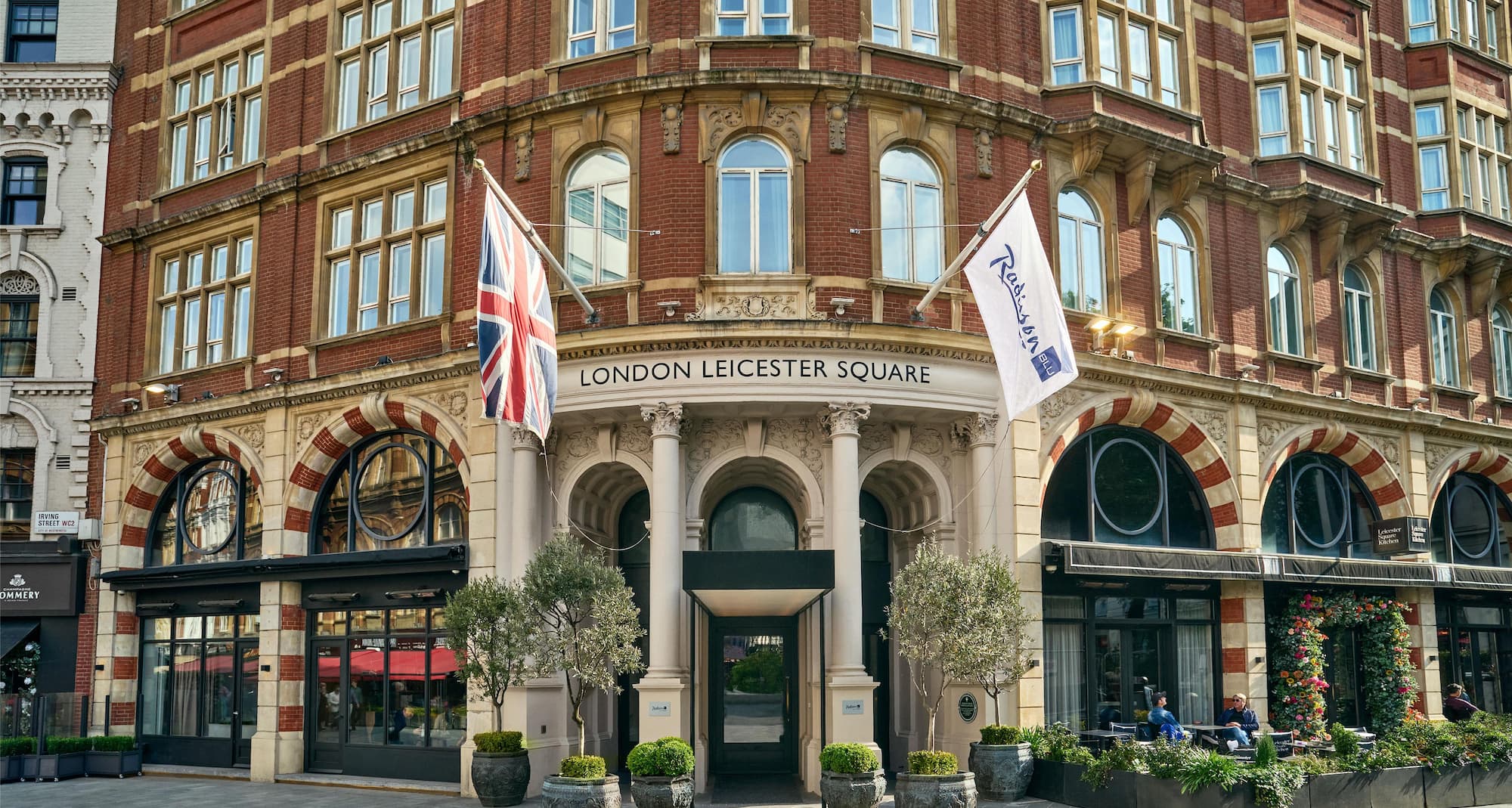 Radisson Blu Hotel, London Leicester Square - Vy över fasaden