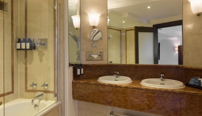 Radisson Blu Hotel, London Leicester Square - غرفة ضيوف