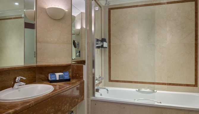 Radisson Blu Hotel, London Leicester Square - غرفة ضيوف