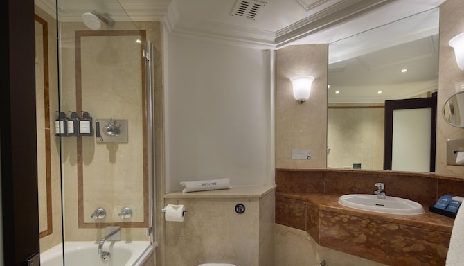 Radisson Blu Hotel, London Leicester Square - غرفة ضيوف