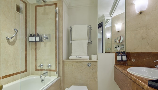 Radisson Blu Hotel, London Leicester Square - غرفة ضيوف