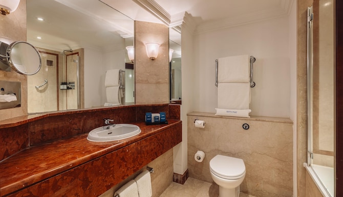 Radisson Blu Hotel, London Leicester Square - Baño de la habitación de invitados