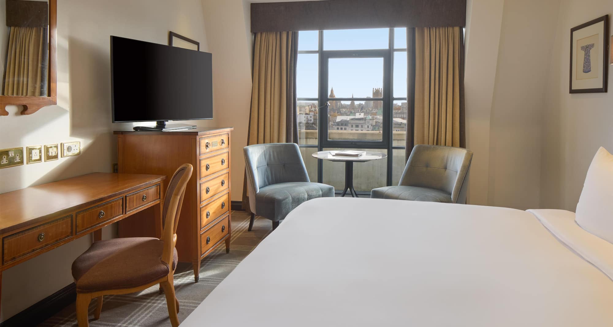 Radisson Blu Hotel, London Leicester Square - Premium King Room - London Eye View